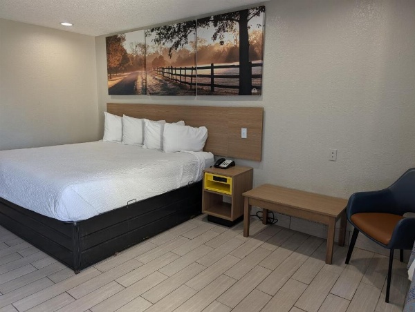 Days Inn by Wyndham Arcadia image 18