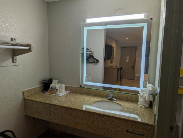 Days Inn by Wyndham Arcadia image 8
